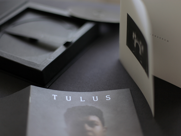 Edisi Khusus TULUS - Monokrom