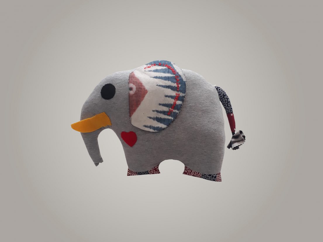 etalase-tulus-boneka-gajah-imbo